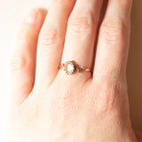 Anello vintage in oro giallo 8K con acquamarina (0.45ct ca.) e decorazioni floreali, anni ‘60/‘70