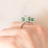 Anello vintage in oro bianco 18K con smeraldi (1ctw ca.) e diamanti (0.45ctw ca.), anni ‘70