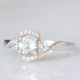 Anello vintage in oro bianco 9K con acquamarine (0.50ctw ca.) e diamanti (0.05ctw ca.), anni ‘90
