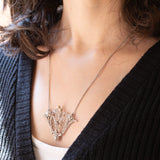 Collier Art Nouveau in oro bianco 18K con perline bianche e diamanti, anni ‘20