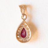 Ciondolo vintage in oro giallo 9K con rubino e diamanti di taglio brillante (0.14ctw ca.), anni ‘70/‘80