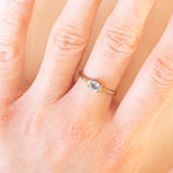 Anello solitario vintage in oro giallo 9K con topazio azzurro (0.35ct ca.), anno 1989