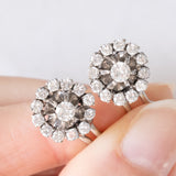 Orecchini a margherita vintage in oro bianco 18K con diamanti di taglio brillante (1ctw ca.), anni ‘60/‘70