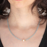 Collana moderna con acquamarine, perla bianca e oro giallo 14K