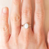Anello vintage in oro giallo e bianco 9K con opale (1ct ca.), anni ‘70