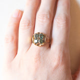 Anello vintage in oro giallo 14K con spinelli verdi sintetici (1.60ctw ca.), anni ‘60/‘70