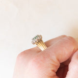 Anello a margherita vintage in oro giallo e bianco 14K con smeraldo (0.70ct ca.) e diamanti di taglio brillante (0.36ctw ca.), anni ‘60/‘70
