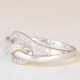 Anello vintage a nodo in oro bianco 9K con diamanti (0.06ctw ca.), anni ‘90