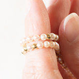 Collana vintage con perle bianche e perline in oro giallo 9K e con chiusura in oro giallo 9K, anni ‘50/‘60