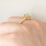 Solitario da cocktail moderno in oro giallo 10K con quarzo citrino (0.35ct ca.), anno 2016