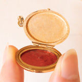 Ciondolo portafoto antico in oro giallo 14K con diamanti di taglio vecchia Europa (0.07ctw ca.), anni ‘10/‘20