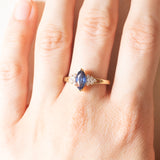 Anello vintage in oro giallo con zaffiro (0.80ct ca.) e diamanti di taglio brillante (0.18ctw ca.), anni ‘80