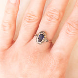 Anello a margherita antico in oro giallo 8K e argento con zaffiro (1.40ct ca.) e paste di vetro bianche, primi del ‘900