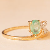 Anello in oro giallo e bianco 10K con smeraldo (0.50ct ca.) e topazi bianchi, anno 2016