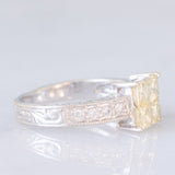 Anello vintage in oro bianco 18K con diamanti fancy gialli (1.23ctw) e diamanti bianchi (0.22ctw), anni ‘80/‘90