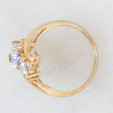 Anello bypass in oro giallo 9K con tanzaniti (0.91ctw ca.) e zaffiri bianchi