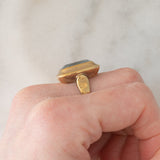 Anello da cocktail vintage in oro giallo 8K con spinello azzurro sintetico (7ct ca.), anni ‘60/‘70
