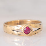 Anello a fascia vintage in oro giallo 8K con rubino sintetico, anni ‘50