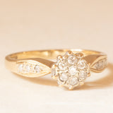 Anello vintage a fiore in oro giallo 9K con diamanti (0.16ctw ca.), anni ‘70/‘80