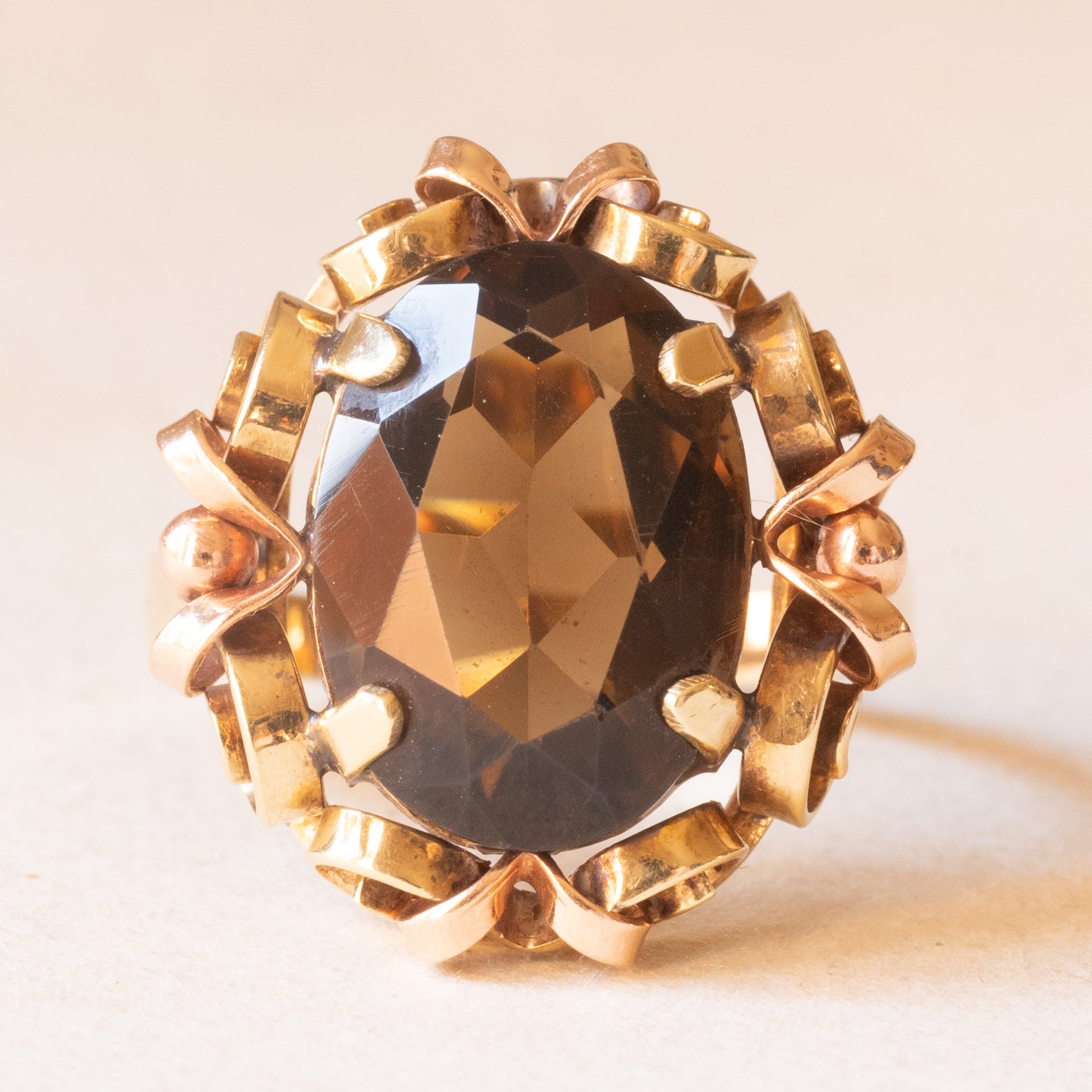 Orecchini a perno in oro giallo con perla e perno a sfera 14K