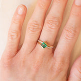 Anello vintage in oro giallo 9K con pasta di vetro verde e diamanti, anni ‘90