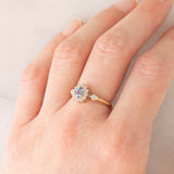 Anello a margherita vintage in oro giallo 9K con zaffiro (0.35ct ca.) e diamanti (0.14ctw ca.), anni ‘80