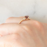Solitario vintage in oro giallo 9K con granato di taglio a cuore (0.60ct ca.)