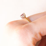 Anello vintage in oro giallo 9K con rubino (0.26ct ca.) e diamanti (0.06ctw ca.), anno 1987