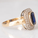 Anello a margherita vintage in oro giallo 18K con zaffiro e diamanti di taglio brillante (0.30ctw ca.), anni ‘70