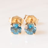 Orecchini punto luce vintage in oro giallo 9K con spinelli sintetici azzurri (0.50ctw ca.)