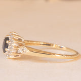 Anello a margherita vintage in oro giallo e bianco 9K con zaffiro (0.40ct ca.) e diamanti (0.14ctw ca.)