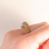 Anello a margherita vintage in oro giallo e bianco 9K con zaffiro (0.50ct ca.) e diamanti (0.08ctw ca.), anno 1991