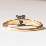 Anello solitario in oro giallo e bianco 14K con cromodiopside, anni ‘60/‘70