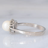 Anello a margherita vintage in oro bianco 14K con perla bianca e diamanti di taglio brillante (0.20ctw ca.), anni ‘60