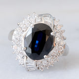 Anello a margherita vintage in platino con zaffiro (4.74ct) e diamanti (0.86ctw), anni ‘80
