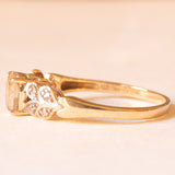 Anello vintage in oro giallo e bianco 9K con zaffiro giallo (1ct ca.) e diamanti, anni ‘60/‘70