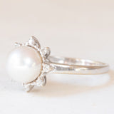 Anello a margherita vintage in oro bianco 14K con perla bianca coltivata e diamanti (0.08ctw ca.), anni ‘60