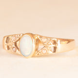 Anello a fascia vintage in oro giallo 8K con opale (0.25ct ca.) e perline bianche, anni ‘70