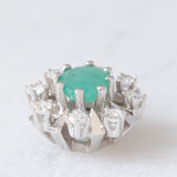 Pendente a margherita vintage in oro bianco 14K con smeraldo (0.26ct ca.) e diamanti (0.08ctw ca.), anni ‘70