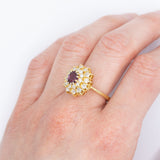 Anello a fiore vintage in oro giallo 14K con rubino (1ct ca.) e diamanti di taglio brillante (0.70ctw ca.), anni ‘70