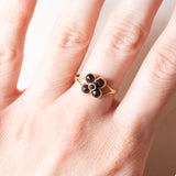 Anello a fiore antico in oro giallo 14K con granati, primi del ‘900