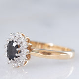 Anello a margherita vintage in oro giallo 9K con zaffiro (0.45ct ca.) e diamanti (0.10ctw ca.), anni ‘80