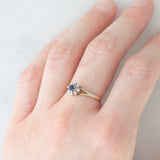 Anello a margherita vintage in oro giallo 9K con zaffiro (0.10ct ca.) e diamanti (0.08ctw ca.), anno 1987