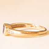 Anello vintage in oro giallo 9K con ametista di taglio trillion (0.45ct ca.) e diamanti di taglio brillante (0.09ctw ca.), anni ‘70