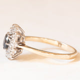 Anello a margherita vintage in oro giallo e bianco 9K con zaffiro (0.40ct ca.) e diamanti (0.18ctw ca.), anno 1960