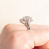 Anello a margherita francese vintage in platino e in oro bianco 18K con acquamarina (1.60ct ca.) e diamanti di taglio brillante (0.80ctw ca.), anni ‘70/‘80