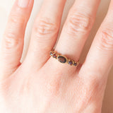 Anello vintage in oro giallo 8K e granati (0.60ctw ca.), anni ‘60/‘70