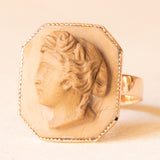 Anello vintage in oro giallo 9K con cammeo su lava, anni ‘40/‘50