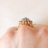 Anello a fiore vintage in oro giallo 14K con zaffiri (0.40ctw ca.) e diamanti (0.40ctw ca.), anni ‘70/‘80