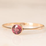 Solitario antico in oro giallo 9K con tormalina rosa (0.25ct ca.), anni ‘10/‘20